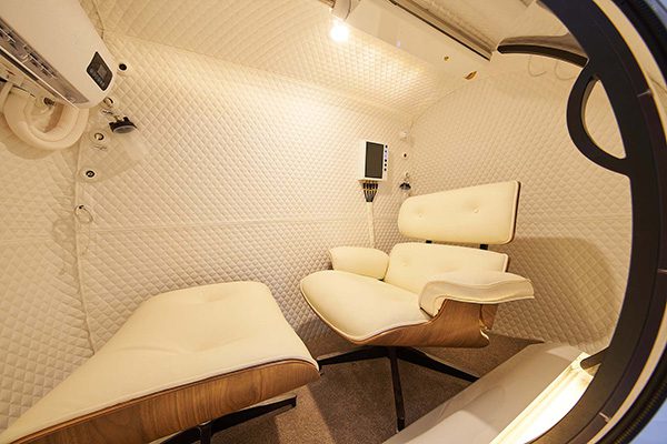 44-Inch Hyperbaric Chamber – 2.0 ATA Multiplace Walk-In Hard Shell